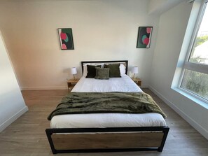 2 bedrooms, iron/ironing board, free WiFi