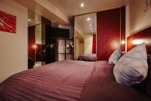 4 bedrooms, iron/ironing board, travel cot, WiFi - Stylish Apartment in City Center with WiFi, AC, in fabulous Strasbourg (Strasbourg)