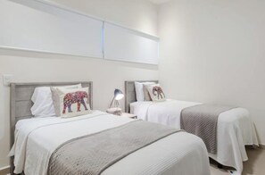 3 bedrooms, in-room safe, desk, iron/ironing board - Workation Paradise Gated, WIFI 500MB, Gym, Pool (Solidaridad)