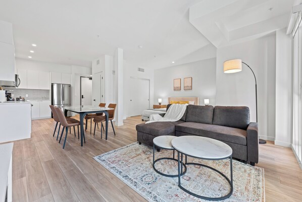 Living area - Stylish Downtown LA Gateway (Los Angeles)
