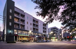Exterior - Landing Midtown (Birmingham)