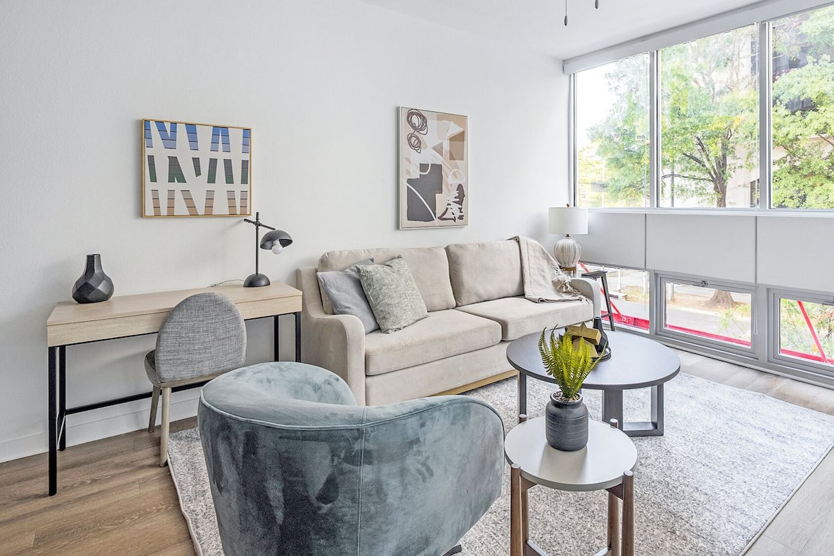 Departamento, 2 habitaciones (QueenBed) | Área de sala de estar | Televisión de 40 pulgadas con canales digitales