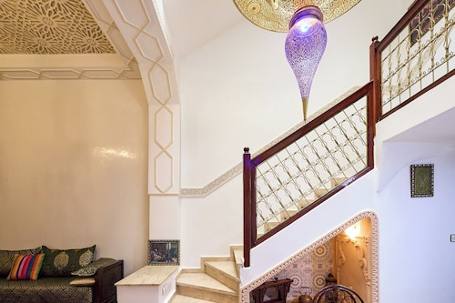 里亚德安伯扎赫拉