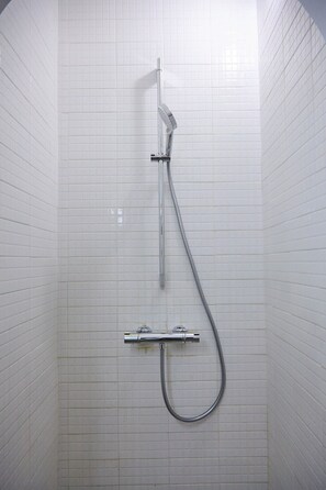 Comfort House, Balcony, Pool View | Bathroom