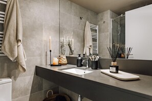 Apartment | 2 bedrooms - Encina - 2 Bedrooms in Eixample Esquerra (Barcelona)