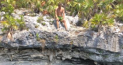 Canal home with pool Taino beach just blocks away