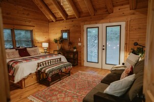 Studio | 3 bedrooms, desk