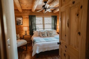 3 bedrooms, desk - Scenic View Timber Lodge Hottub by Casa Oso (Mariposa)