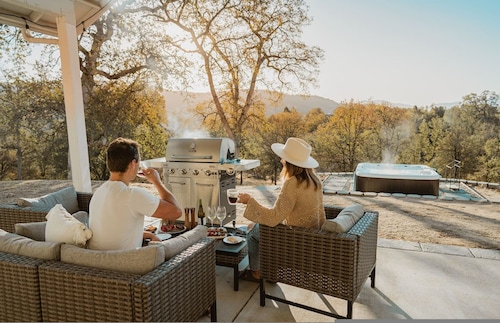 Sunset Glow Hidden Meadow BBQ Hottub by Casa Oso