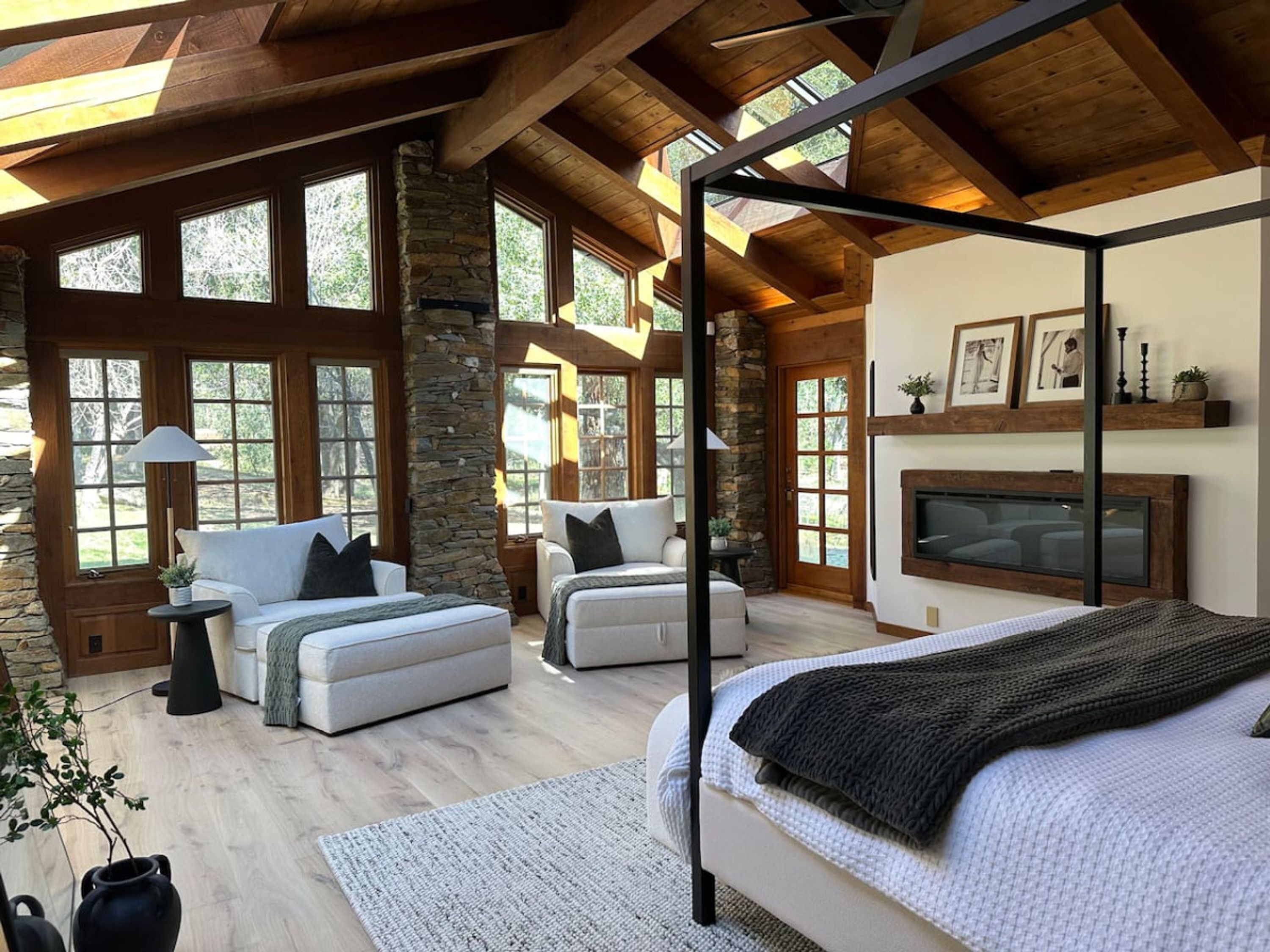 House | 4 bedrooms, desk