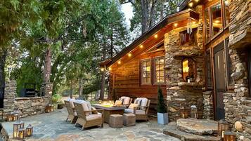 House | 4 bedrooms, desk