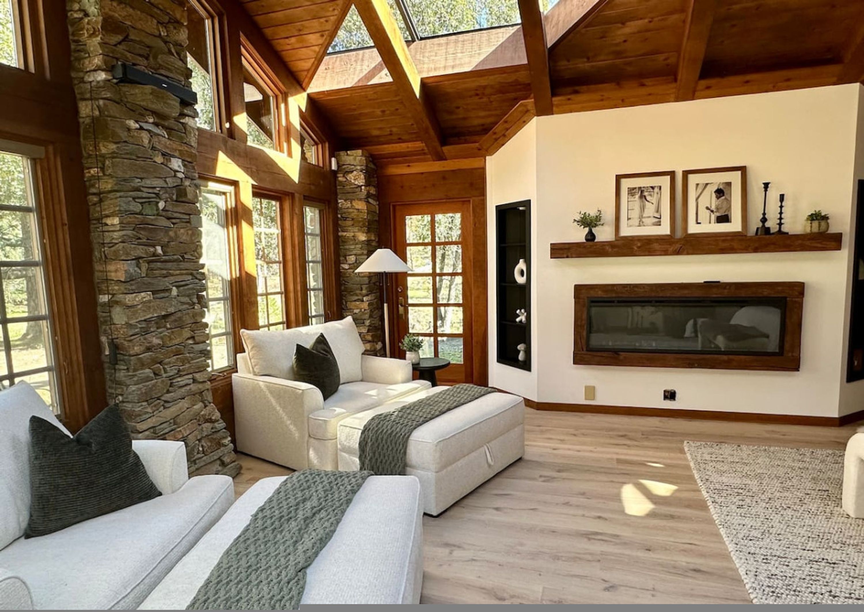 House | 4 bedrooms, desk