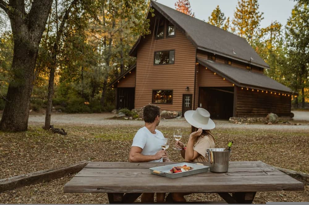 Lovers Nest Loft for Time Together Near Yosemite