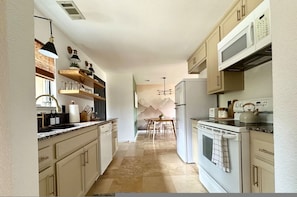 Room - Prime Location Yosemite Adventure by Casa Oso (Oakhurst)