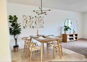 2 bedrooms, desk
