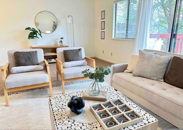 2 bedrooms, desk