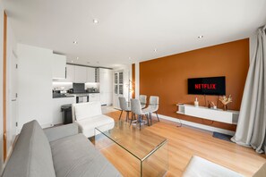 TV - Business & Leisure Stays in RG2 (Berkshire)