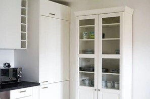 Interior - Business & Leisure Stays in RG2 (Berkshire)