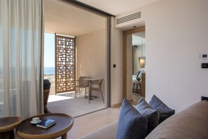 Executive Suite, Sea View | 1 bedroom, minibar, in-room safe, blackout drapes
