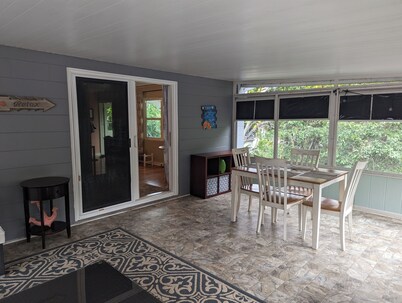 Charming, treetop Indian River Hideaway