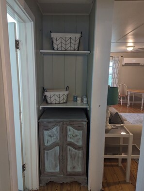 Interior - Charming, treetop Indian River Hideaway (Cocoa)