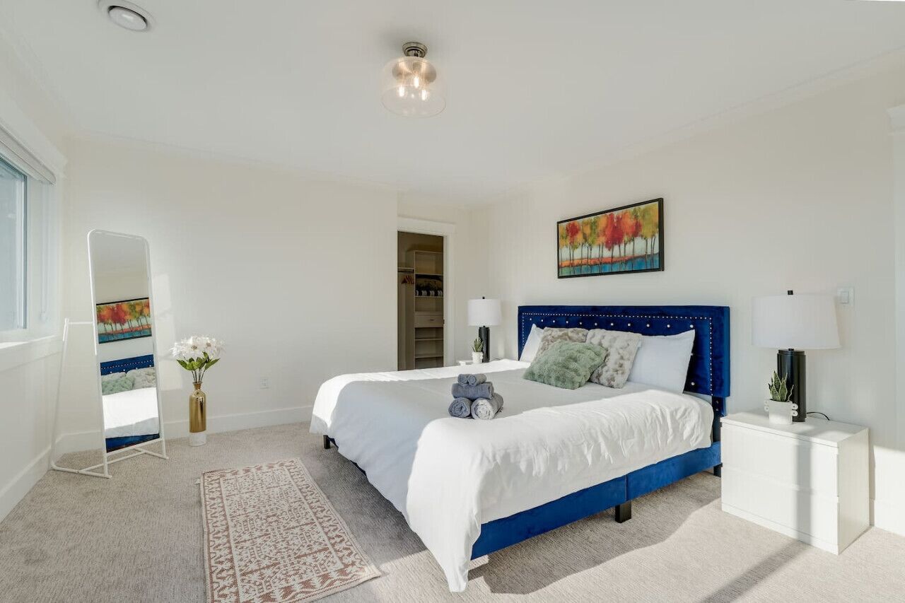 4 bedrooms, desk, iron/ironing board, WiFi