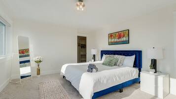 4 bedrooms, desk, iron/ironing board, WiFi