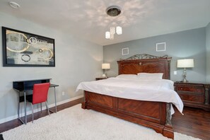 4 bedrooms, desk, iron/ironing board, WiFi - Modern Home in Victoria BC (Victoria)
