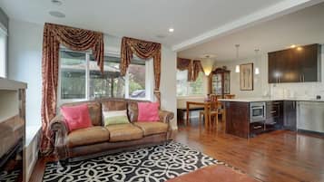 Smart TV, fireplace