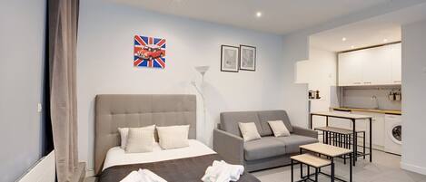 Iron/ironing board, internet, bed sheets