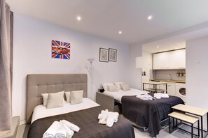 Iron/ironing board, Internet, bed sheets