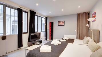 Bügeleisen/Bügelbrett, Internetzugang, Bettwäsche