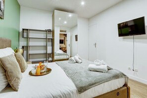 3 bedrooms, desk, iron/ironing board, WiFi