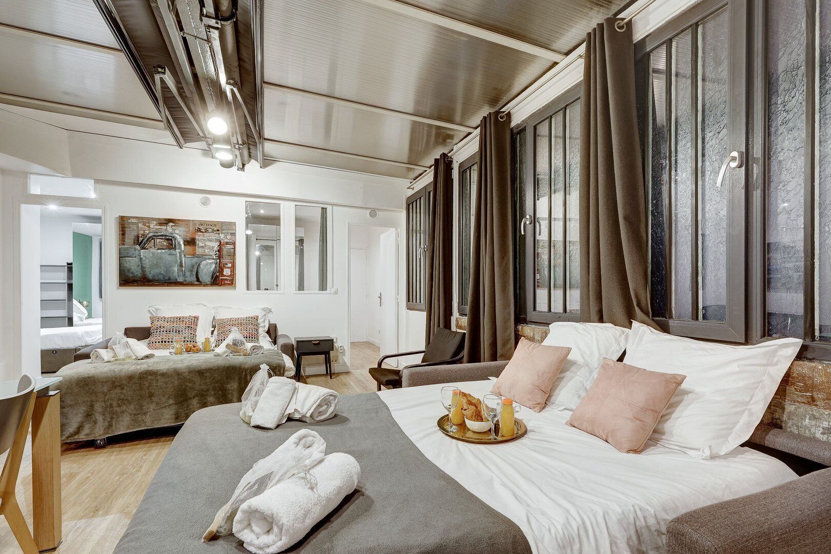 3 makuuhuonetta, työpöytä, silitysrauta/-lauta, Wi-Fi