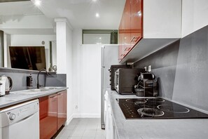 Fridge, microwave, dishwasher, coffee/tea maker