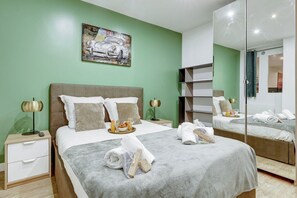 3 bedrooms, desk, iron/ironing board, WiFi