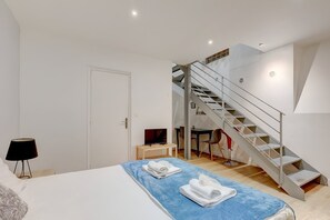 1 bedroom, desk, iron/ironing board, Internet