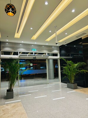 Front of property - Stunning Studio Dubai with Rooftop Pool (Dubai)