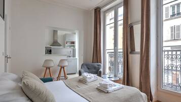 1 chambre, fer et planche à repasser, accès Internet, draps fournis