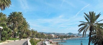 Vacation home the Sunflower San Remo a stone's throw from the beaches and bike path 