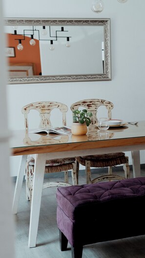 Dining - Large apartment in downtown/KS bed/100mb/AC/great natural lighting (Oaxaca de Juárez)