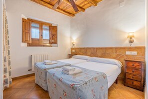 2 bedrooms, iron/ironing board, free WiFi, bed sheets - Country House 'Casa Rural El Corral' with Mountain Views, Shared Pool and Wi-Fi (La Zubia)