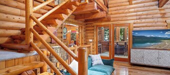Lakefront Log Cabin with Hot Tub/Huge Game Room