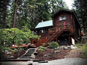 Exterior - Lakefront Log Cabin with Hot Tub/Huge Game Room (Ronald)