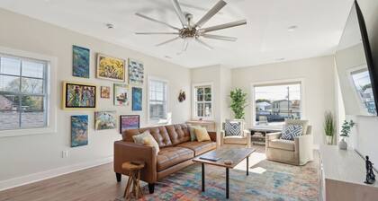 2Bd/2Ba w/parking! Close to Ky Expo Ctr &CHDowns!