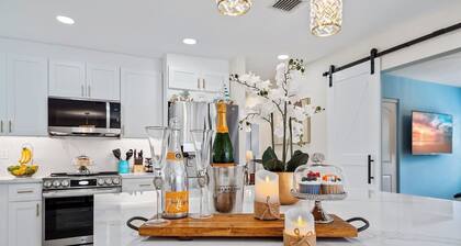 Chic 4BR Htd Pool, 5 min to beach, PAC-MAN, Games