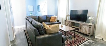 Great Location. 5min to McCormick place. Downtown. Chinatown