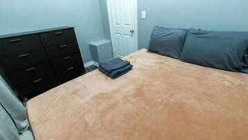 3 bedrooms, iron/ironing board, WiFi, bed sheets