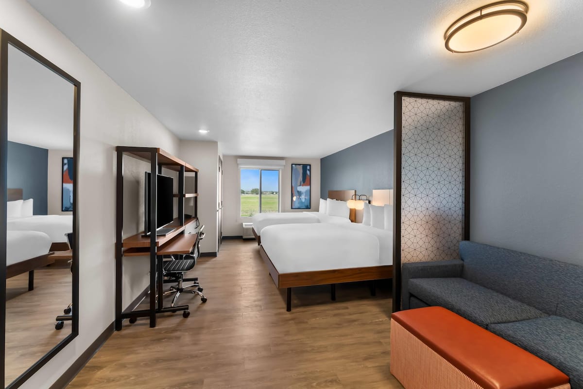 Suite, 2 Queen Beds, Non Smoking