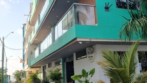 A multi-story building with balconies, potted plants, and a sign indicating a restaurant. - Dreimar hotel boutique - La Boquilla Cartagena. (Cartagena)